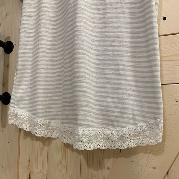 LAUREN CONRAD || Striped - Lace Tee Shirt Elegant Blouse - Picture 4 of 8